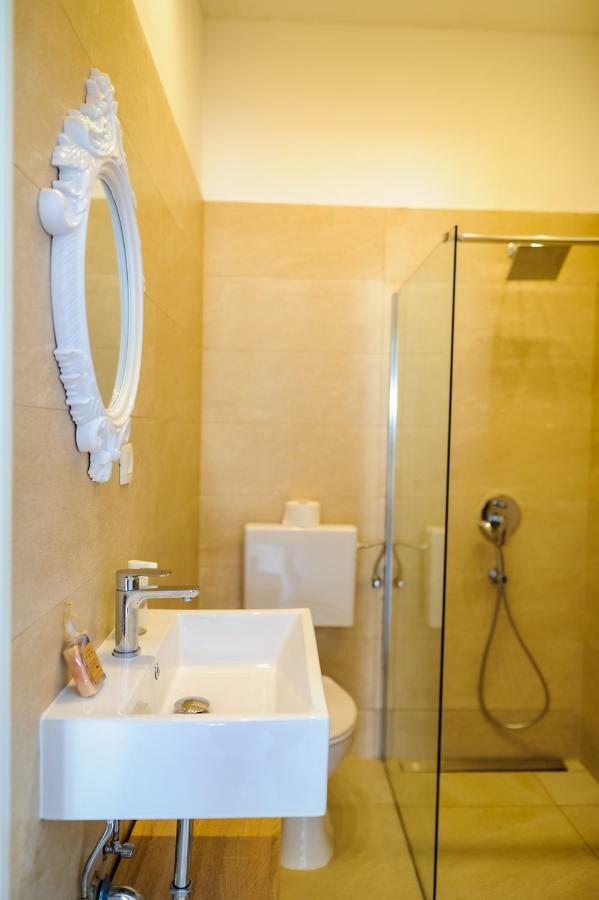 Apartments Lux Pag Паг Екстер'єр фото