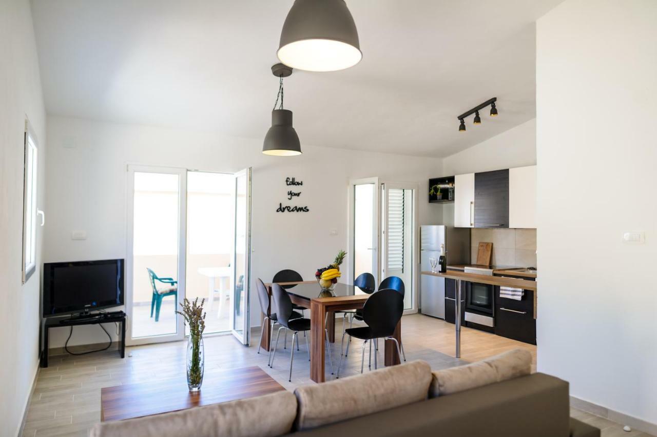 Apartments Lux Pag Паг Екстер'єр фото