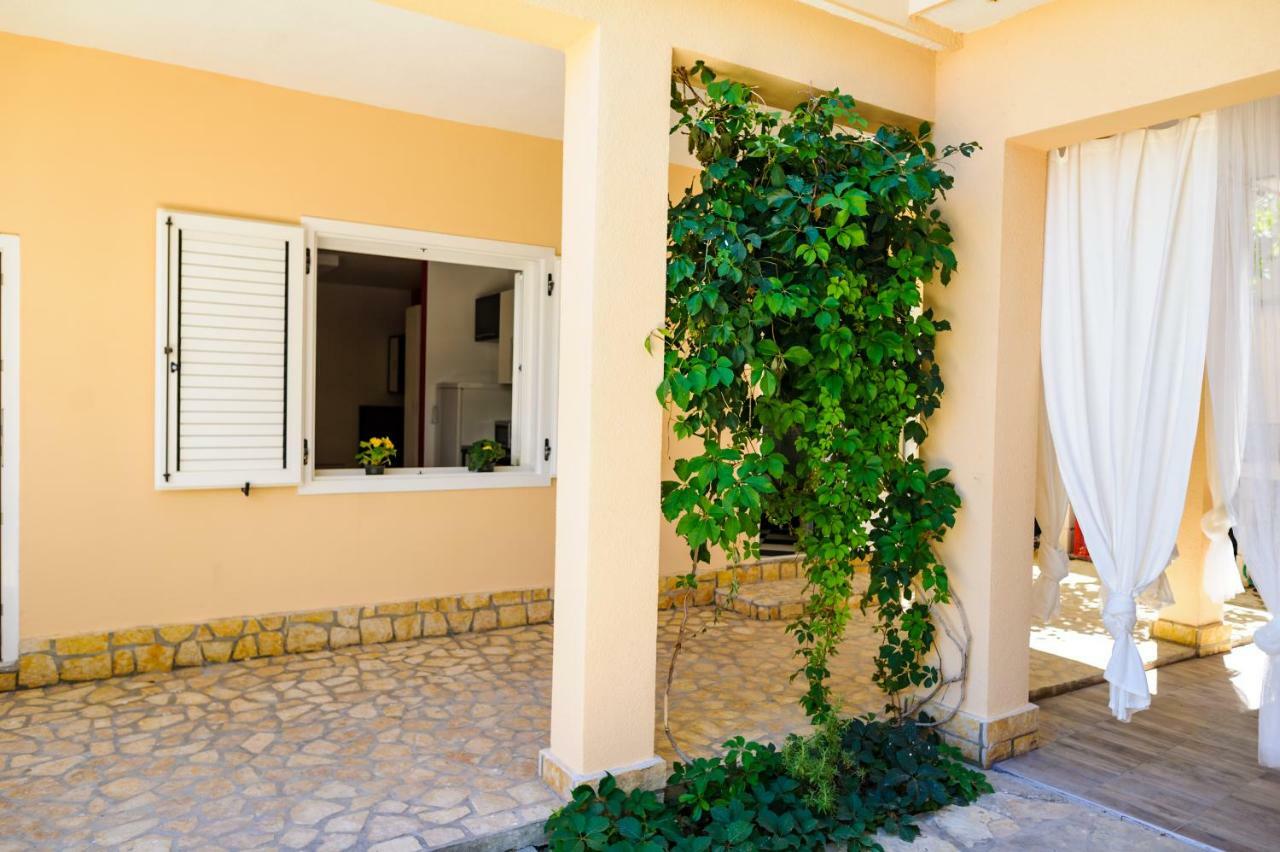 Apartments Lux Pag Паг Екстер'єр фото