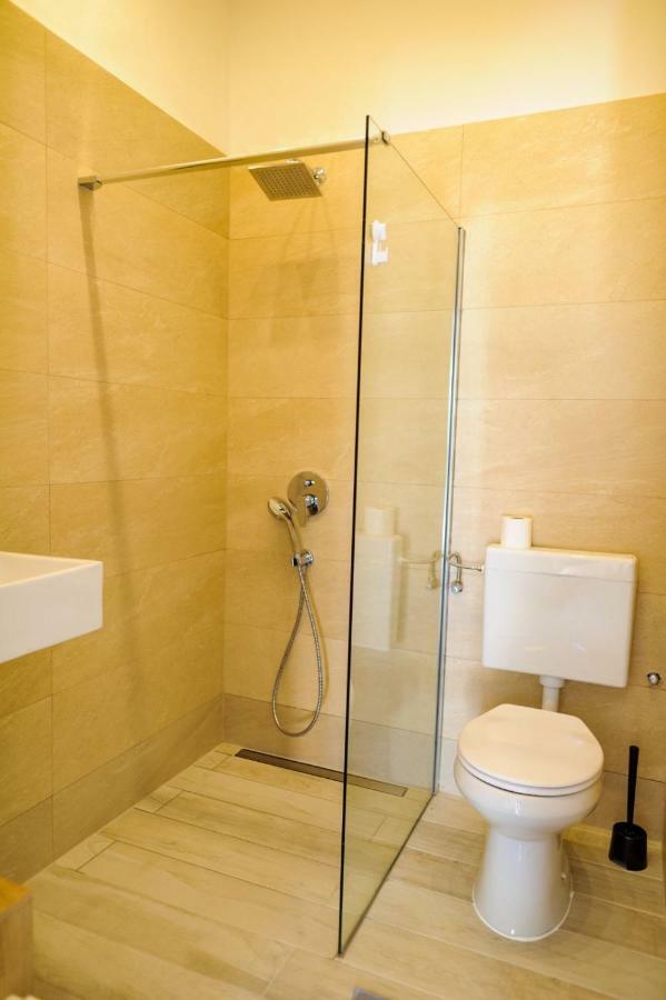 Apartments Lux Pag Паг Екстер'єр фото