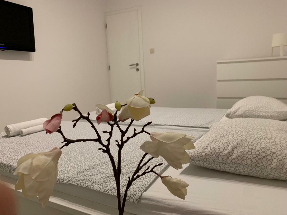 Apartments Lux Pag Паг Екстер'єр фото